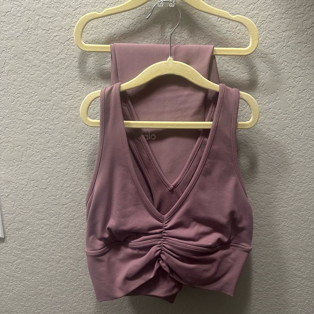 ALO Yoga Mauve airlift legging and Wild thing bra S/XS